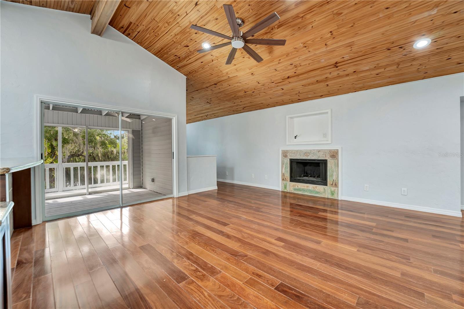 631 HARBOR AVE — photo 9