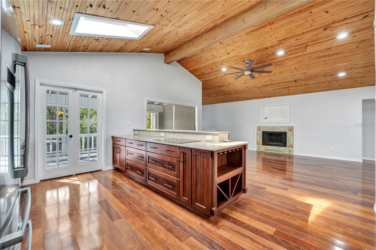 631 HARBOR AVE — photo 13