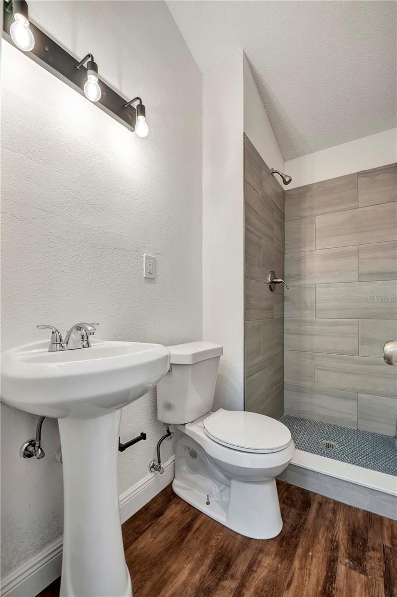631 HARBOR AVE — photo 22