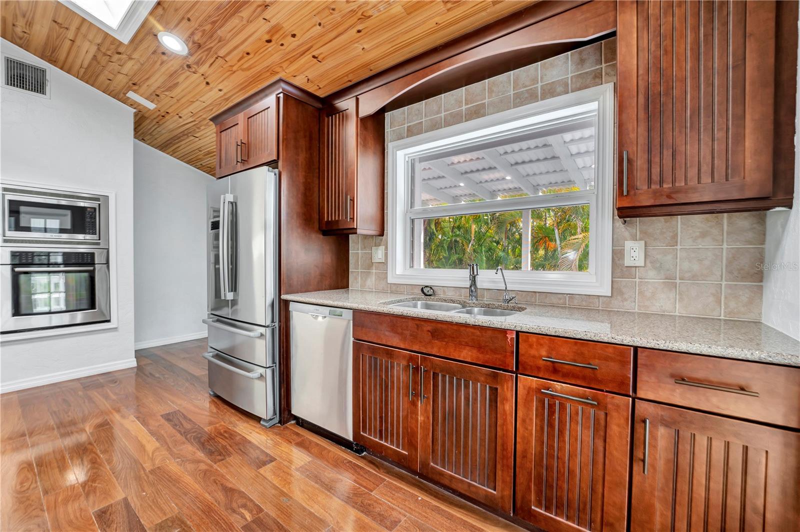 631 HARBOR AVE — photo 19