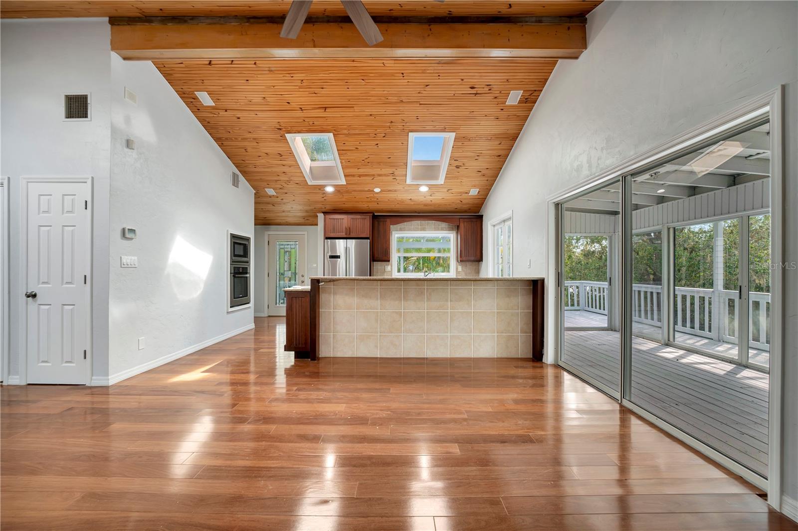 631 HARBOR AVE — photo 11