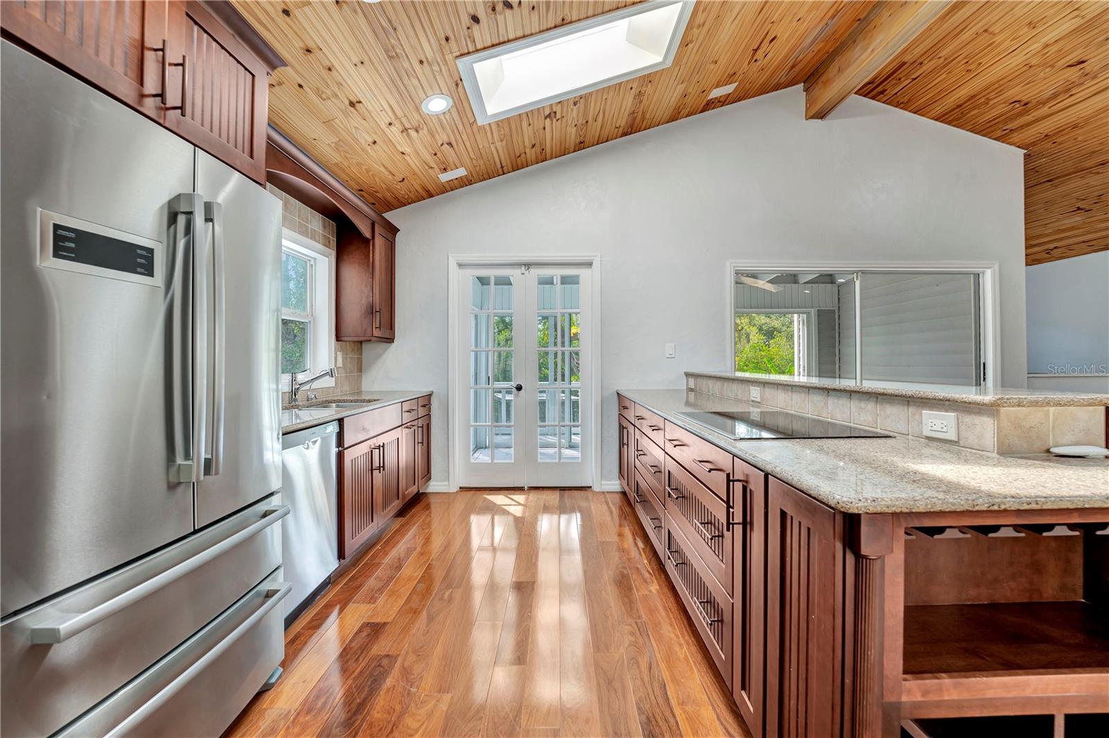 631 HARBOR AVE — photo 14