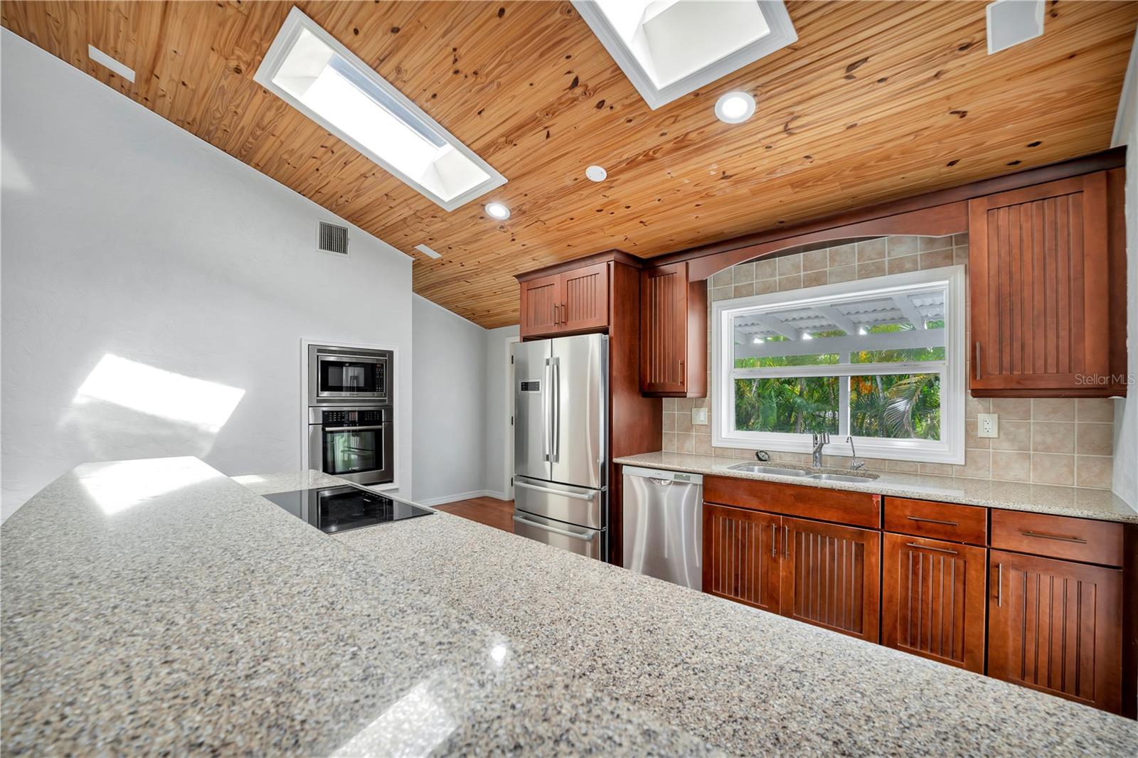 631 HARBOR AVE — photo 16