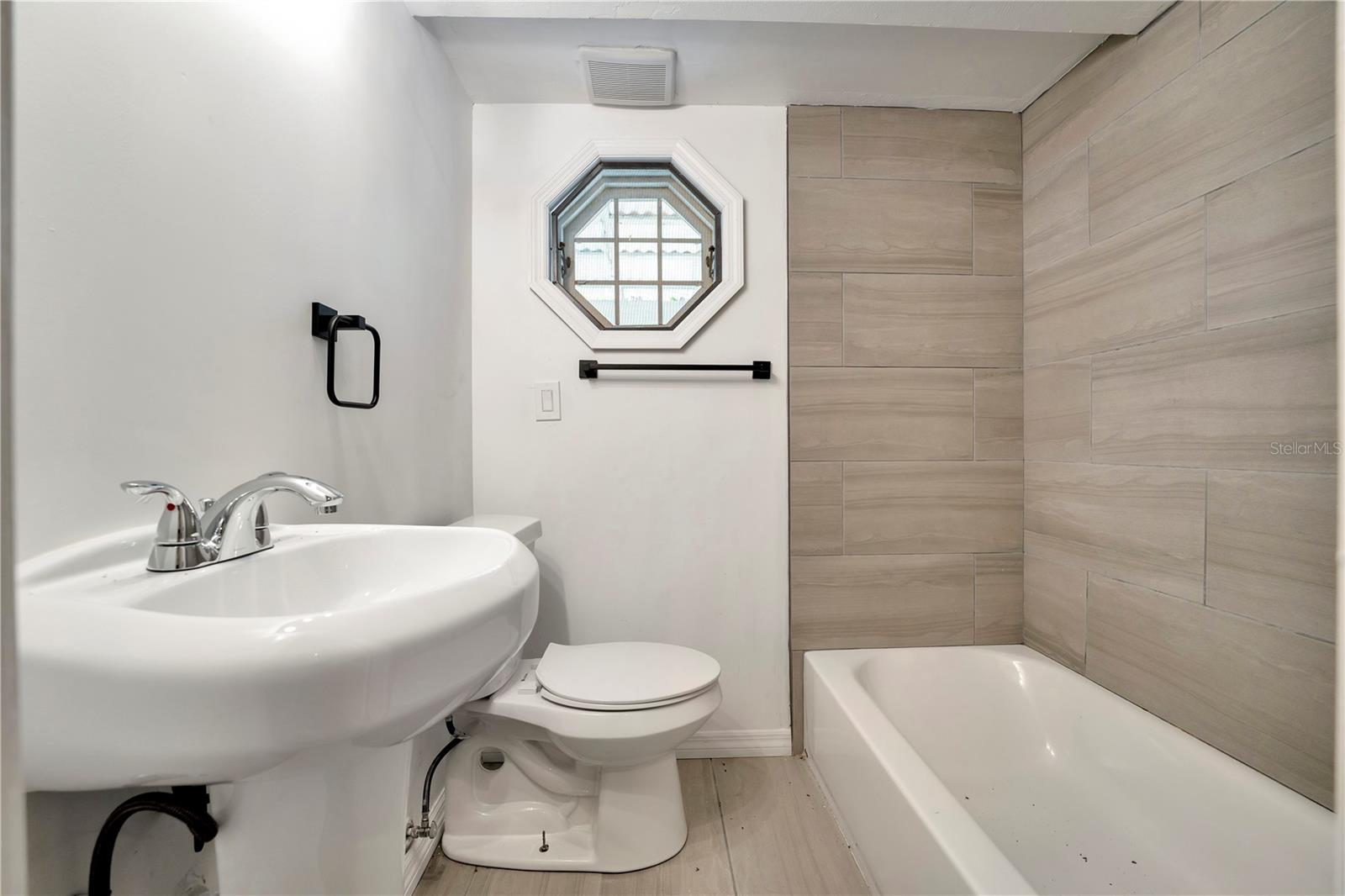 631 HARBOR AVE — photo 29