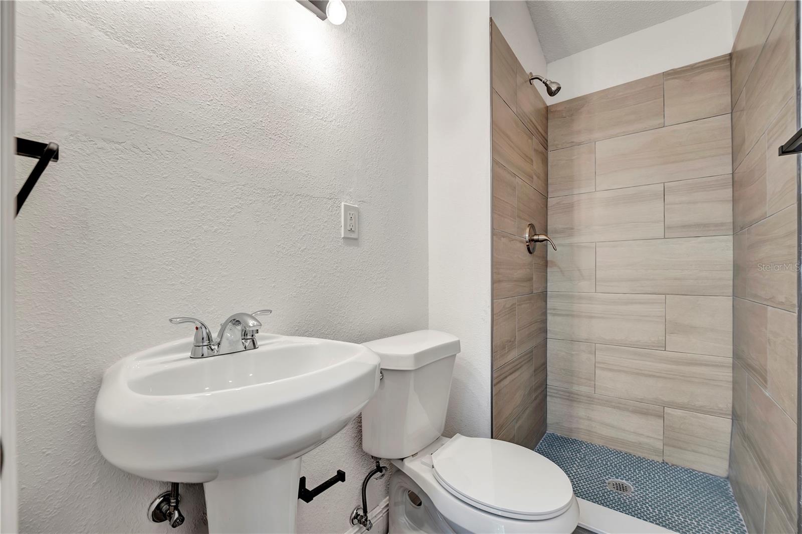 631 HARBOR AVE — photo 21