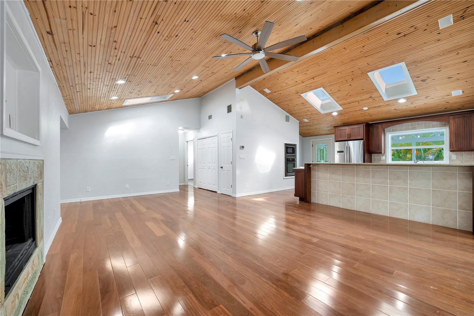 631 HARBOR AVE — photo 6