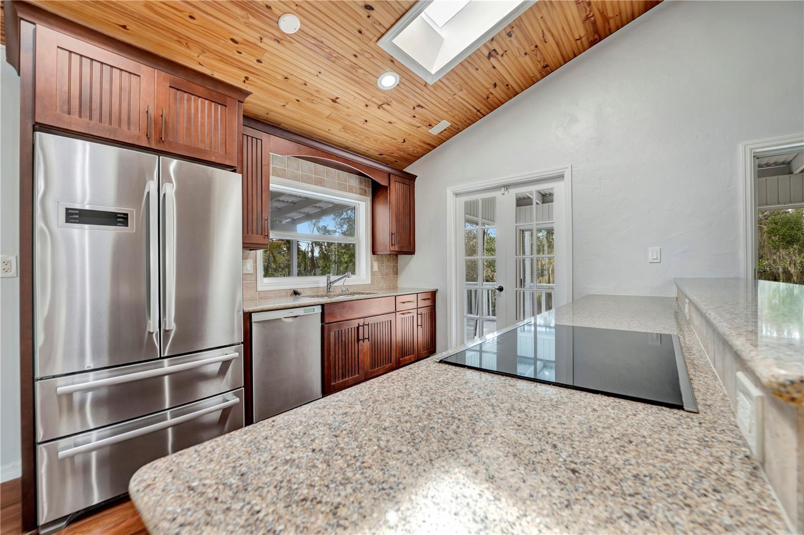 631 HARBOR AVE — photo 15