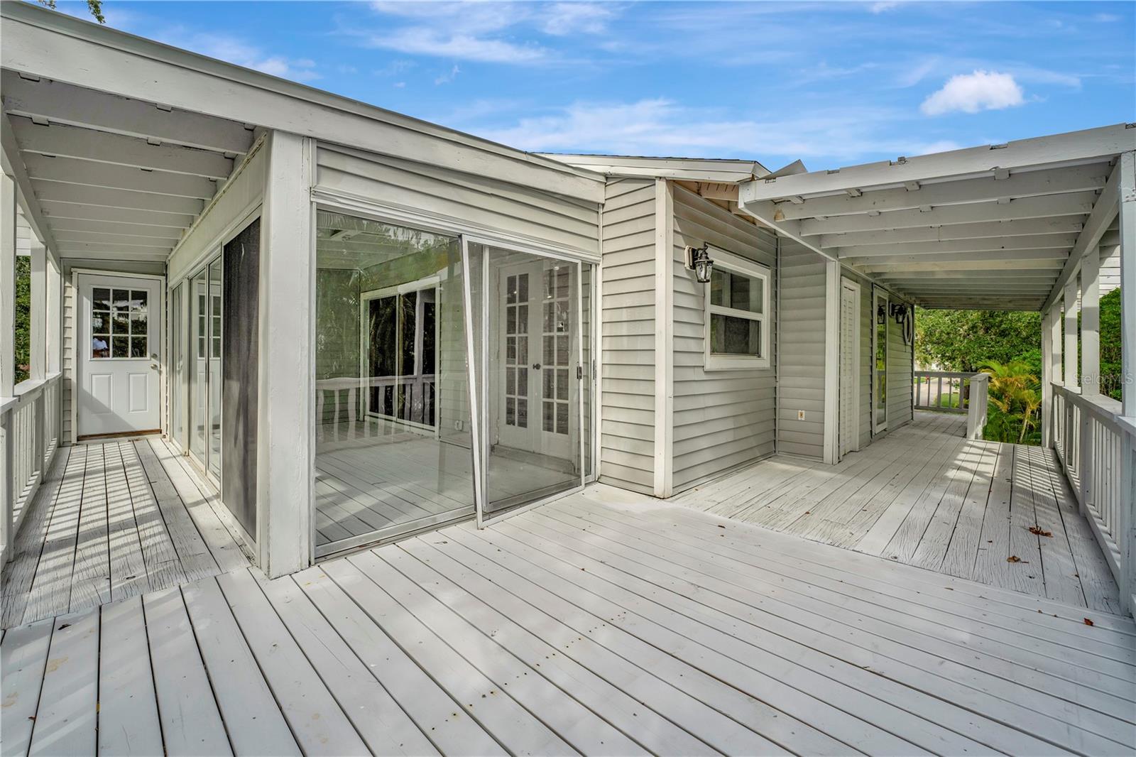 631 HARBOR AVE — photo 31
