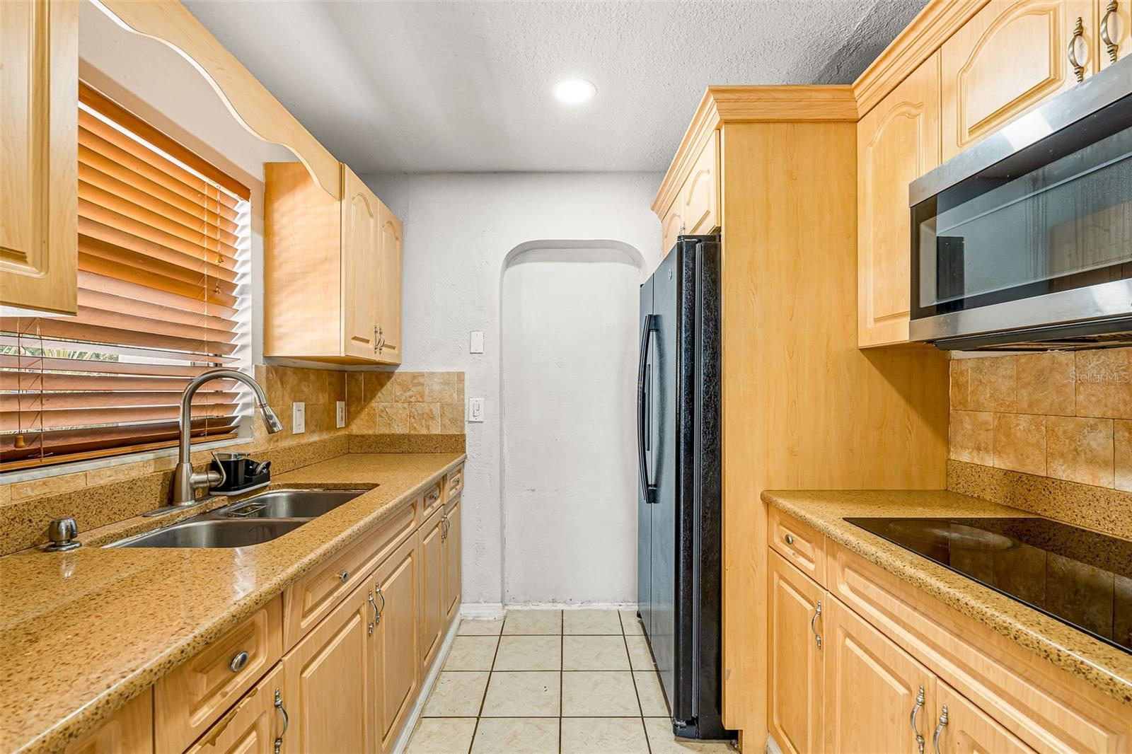 6524 LA MESA CIR — photo 8