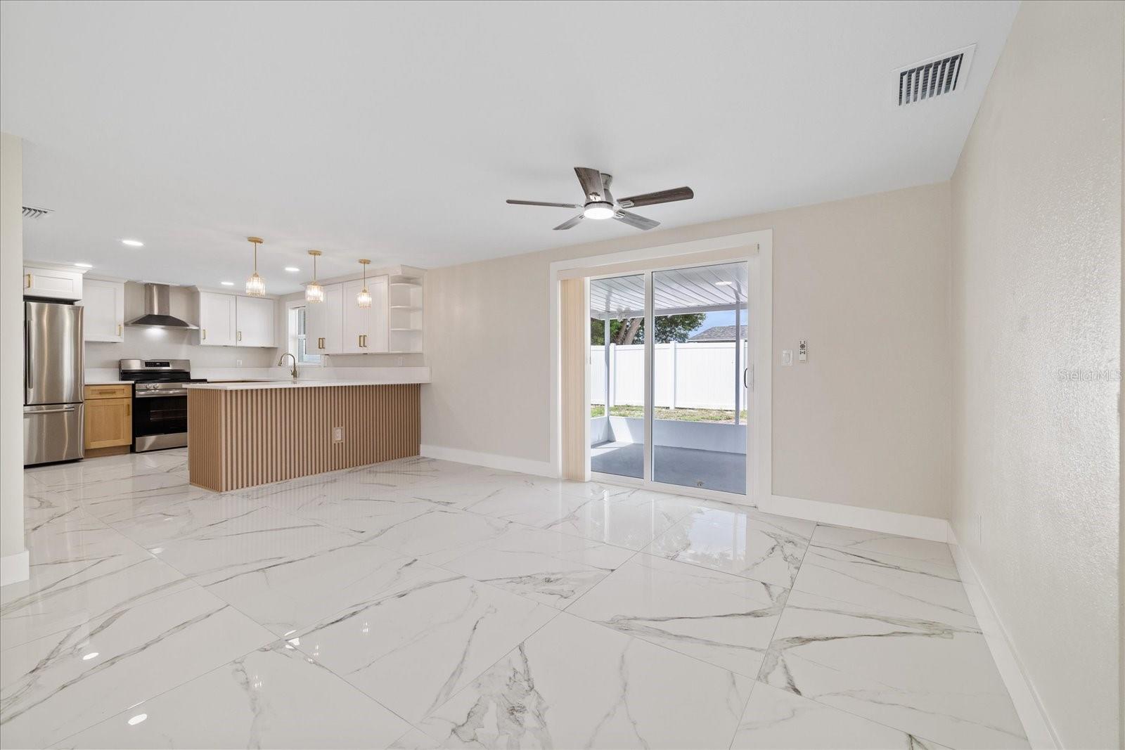 2229 ROSELAWN DR — photo 13