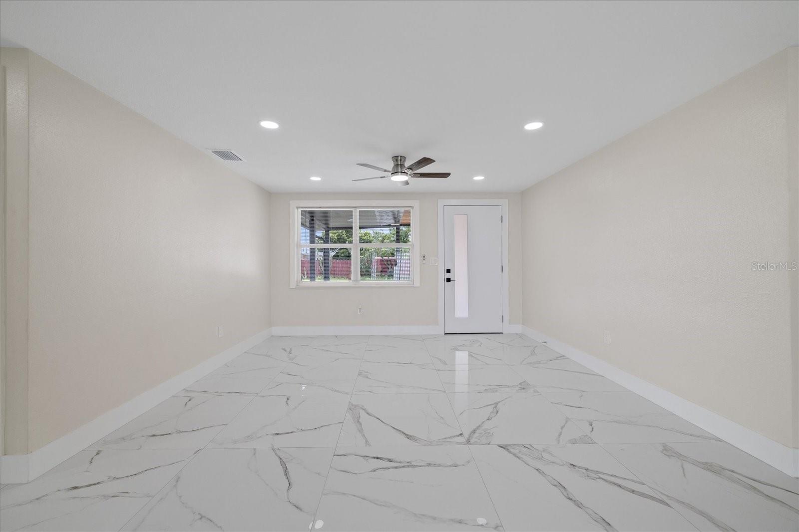 2229 ROSELAWN DR — photo 11