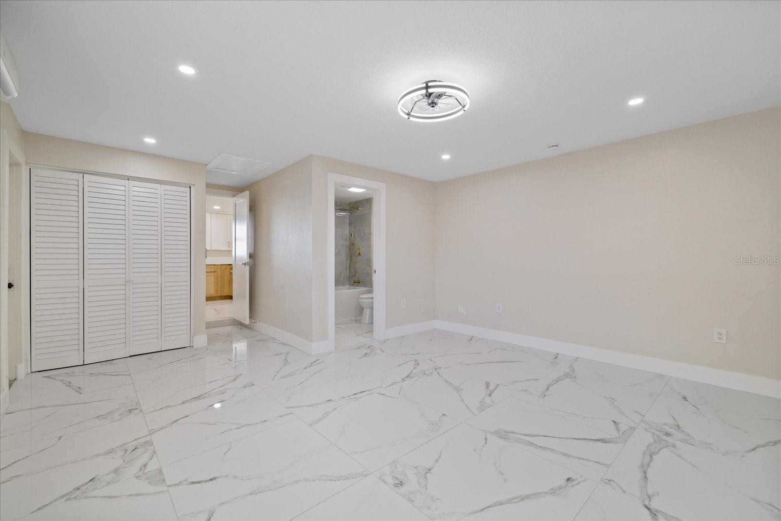 2229 ROSELAWN DR — photo 26