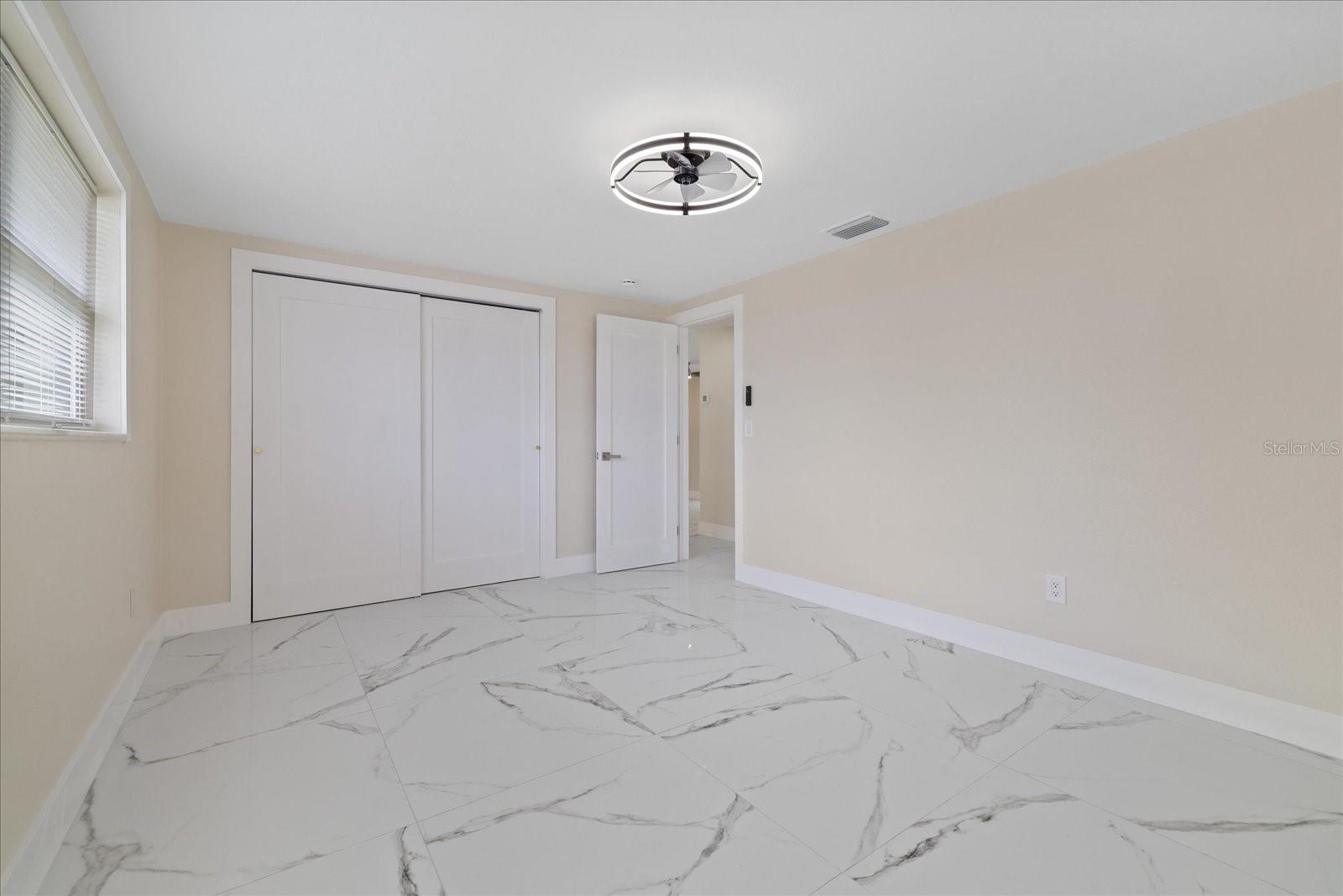 2229 ROSELAWN DR — photo 39
