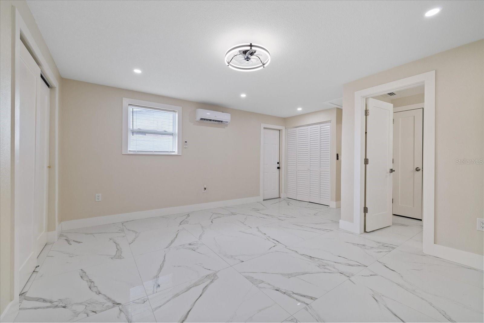 2229 ROSELAWN DR — photo 27