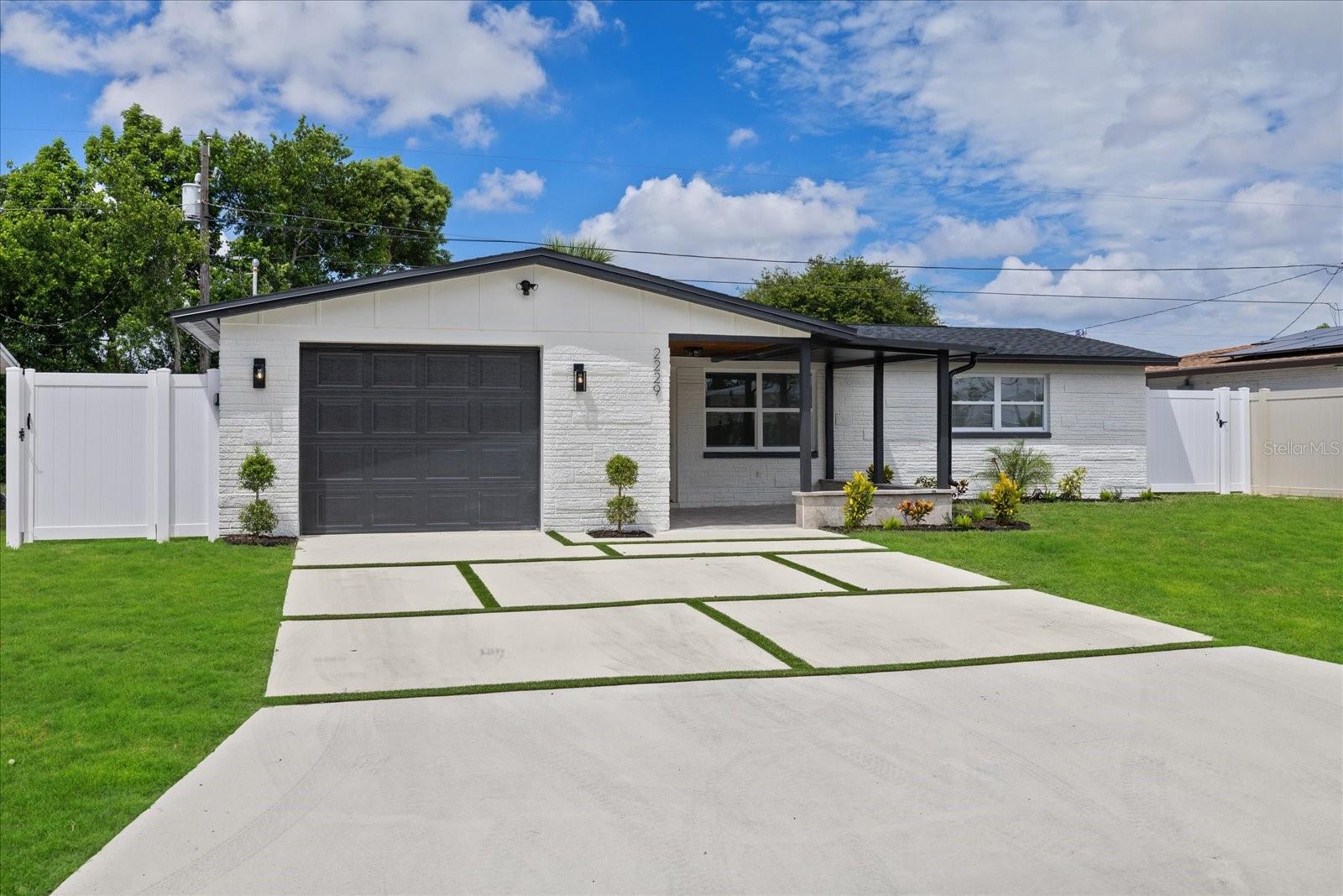 2229 ROSELAWN DR — photo 3