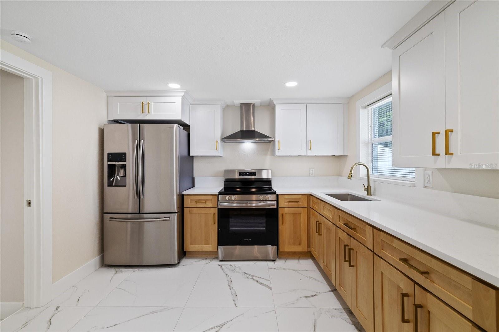 2229 ROSELAWN DR — photo 19