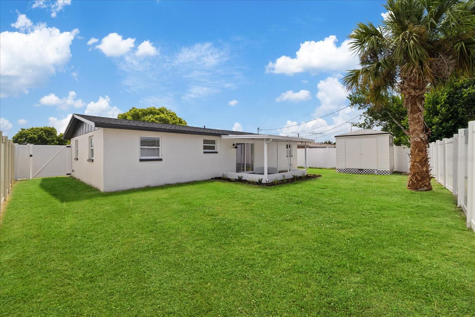 2229 ROSELAWN DR — photo 48