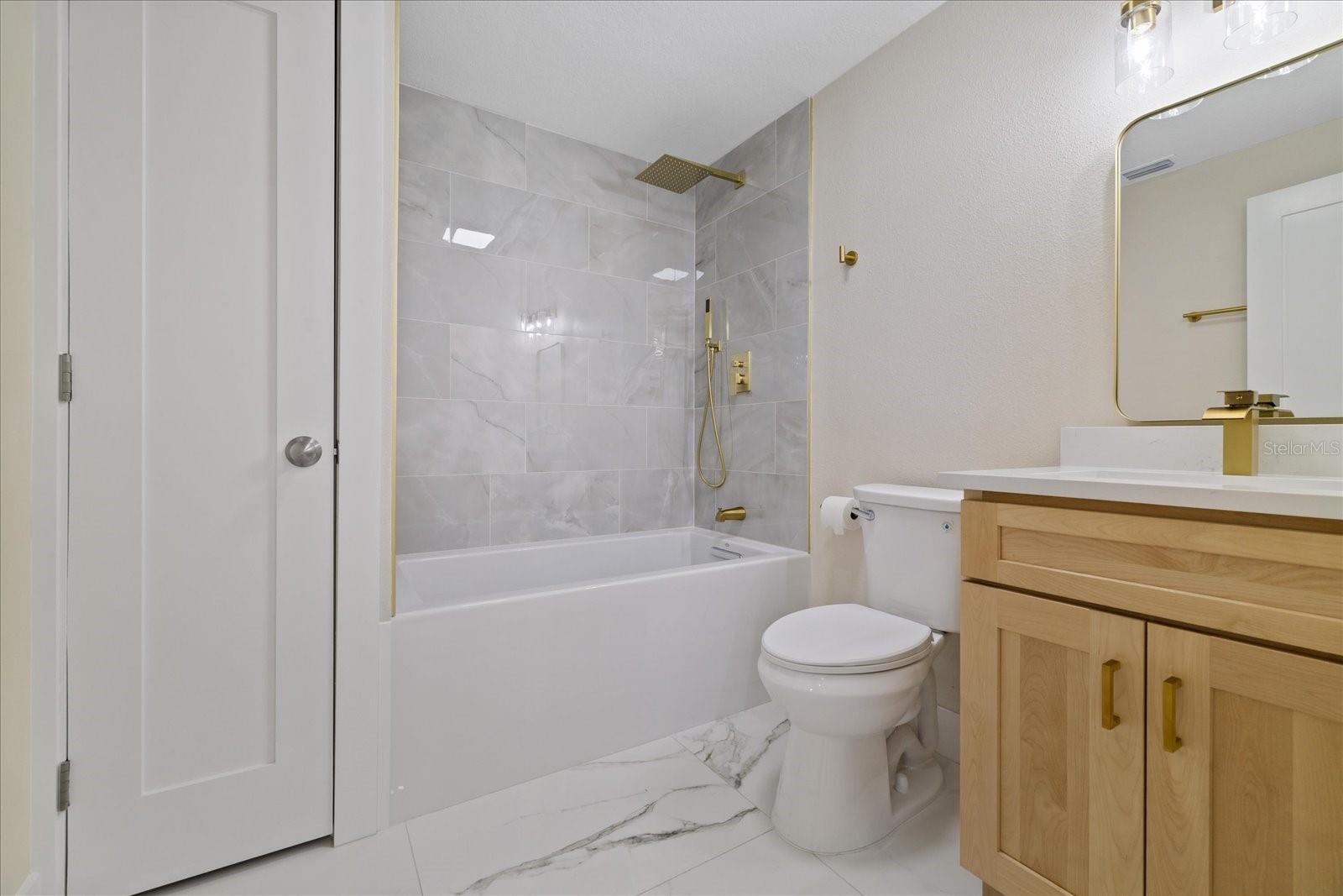 2229 ROSELAWN DR — photo 29
