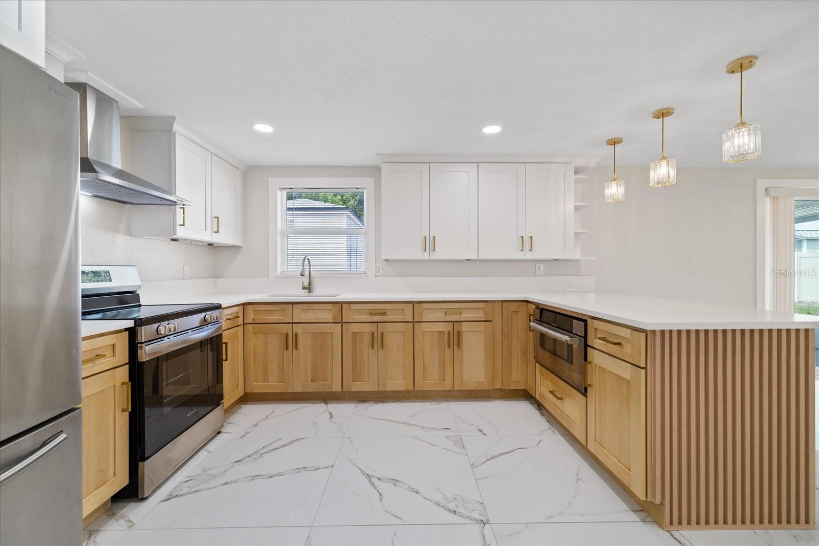 2229 ROSELAWN DR — photo 17