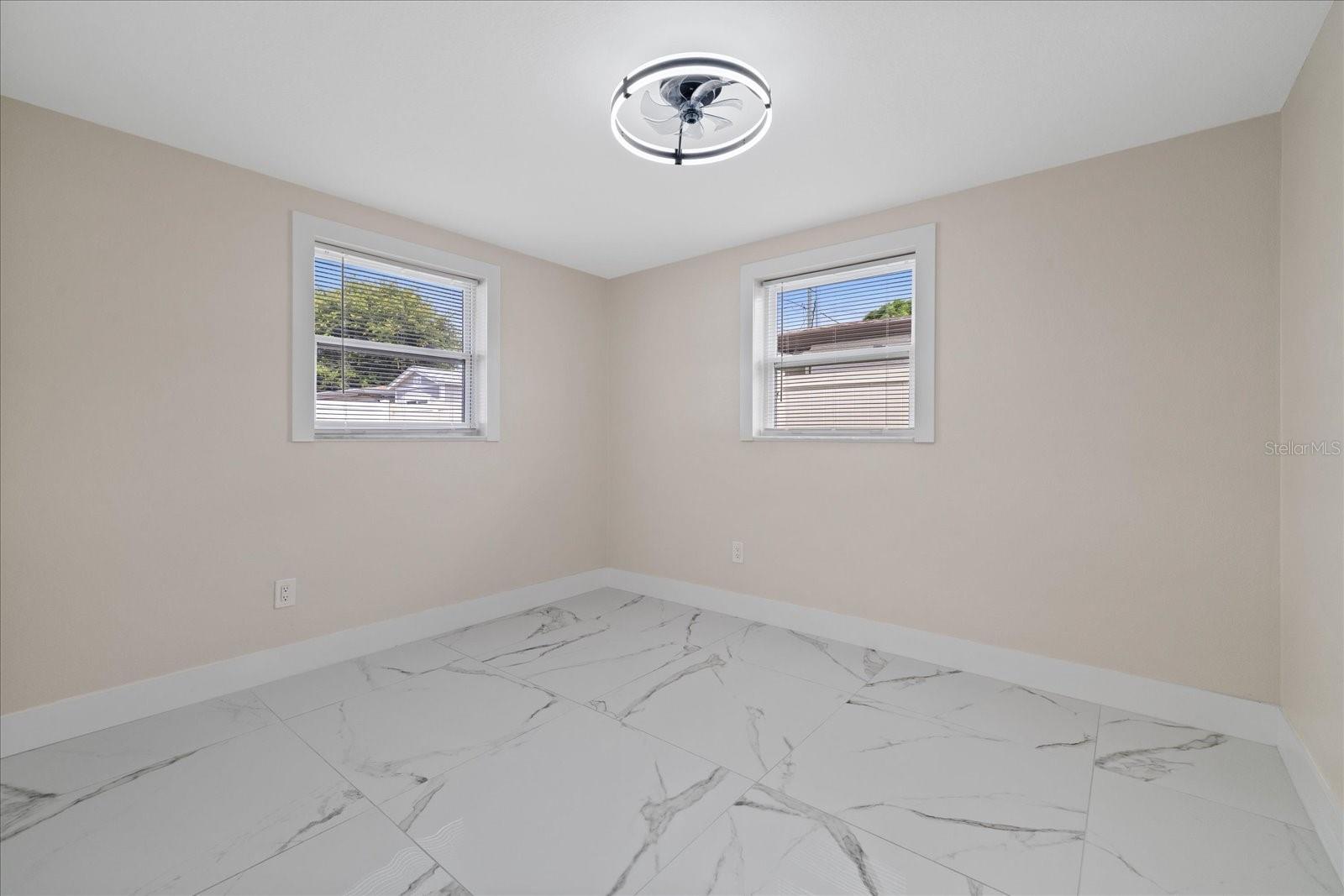 2229 ROSELAWN DR — photo 41