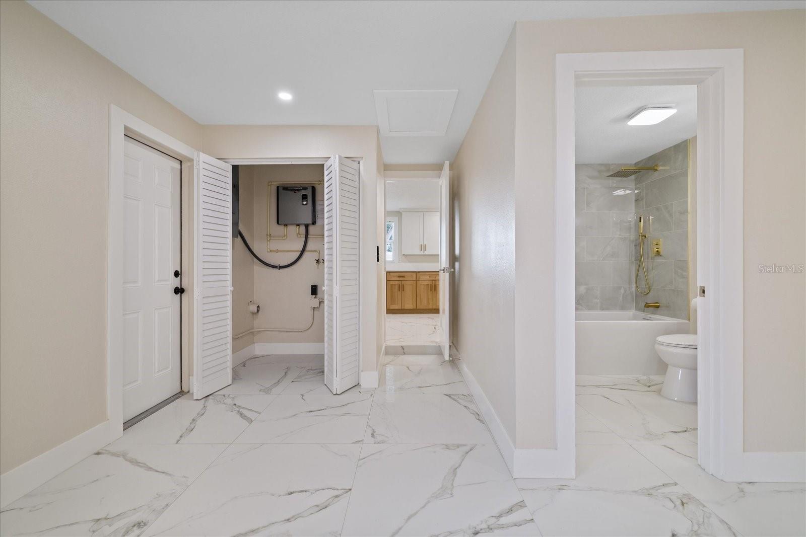 2229 ROSELAWN DR — photo 28