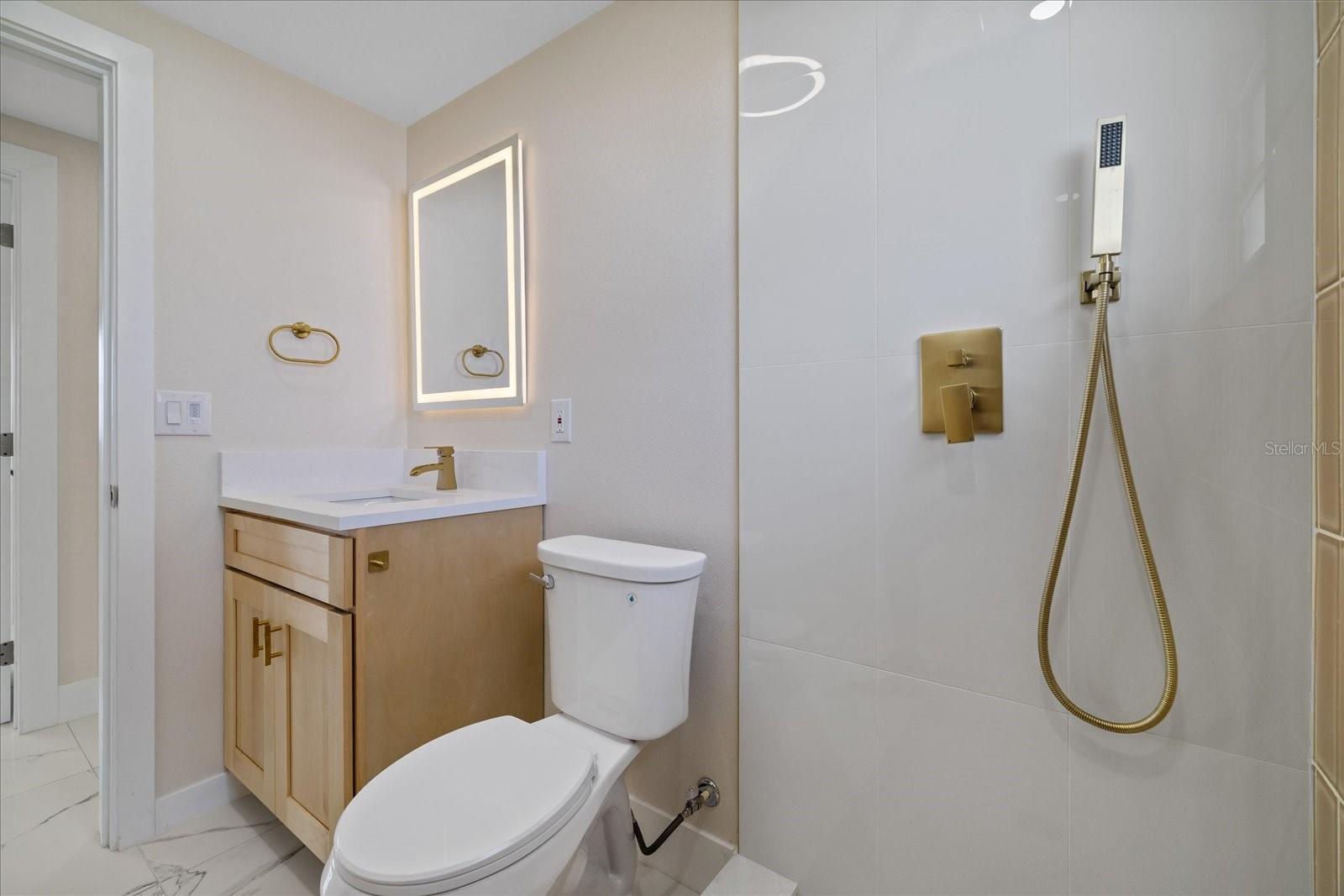 2229 ROSELAWN DR — photo 37