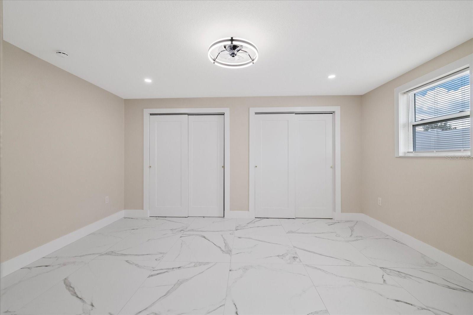 2229 ROSELAWN DR — photo 24