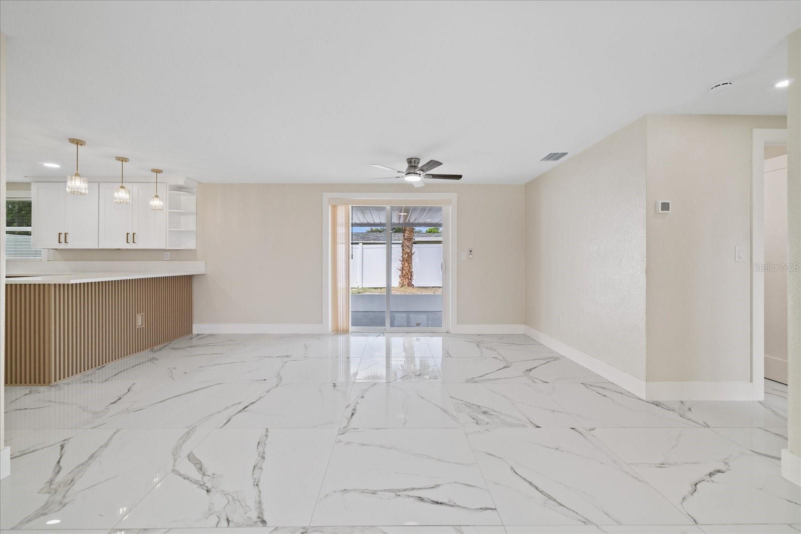 2229 ROSELAWN DR — photo 12