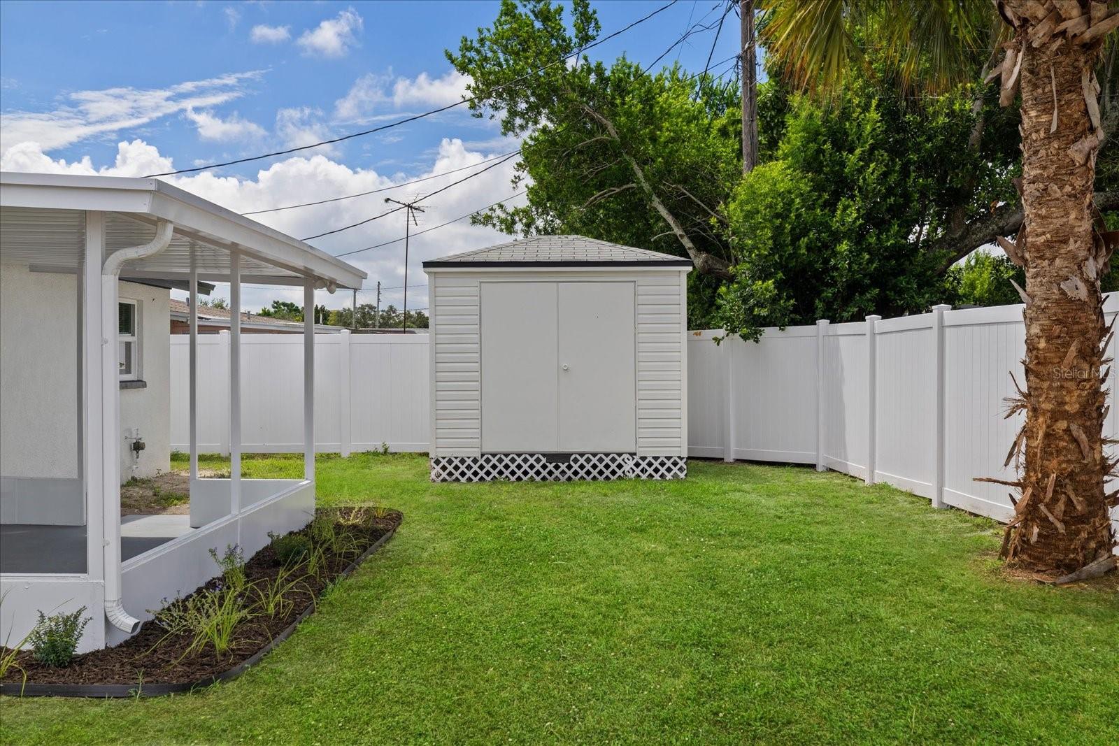 2229 ROSELAWN DR — photo 47