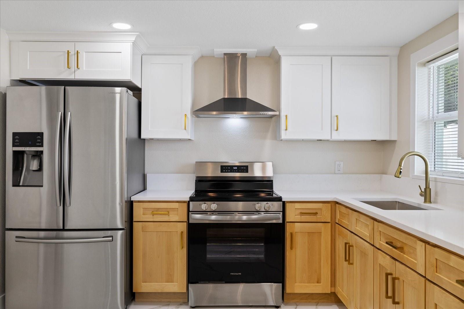 2229 ROSELAWN DR — photo 21