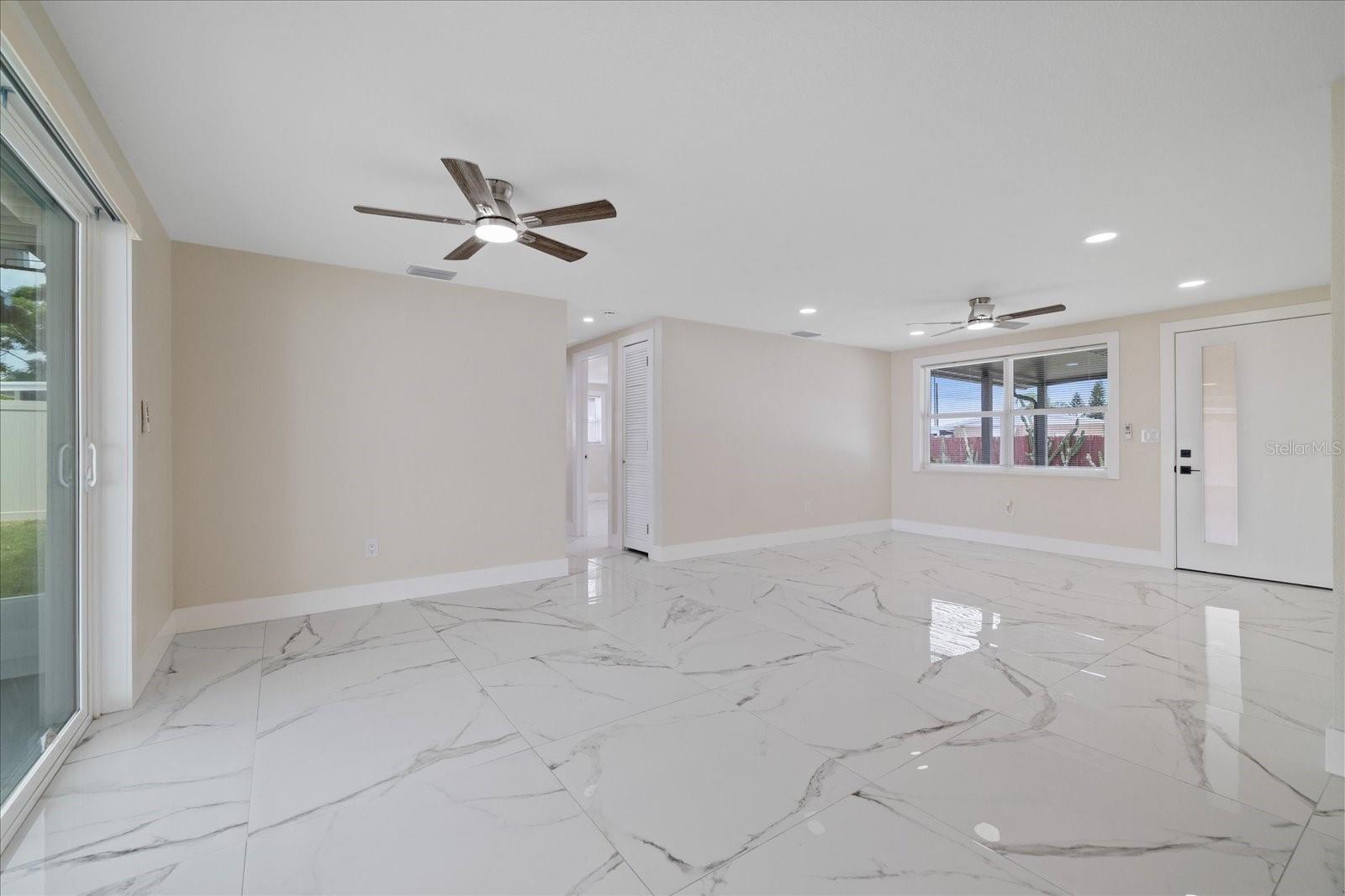 2229 ROSELAWN DR — photo 34