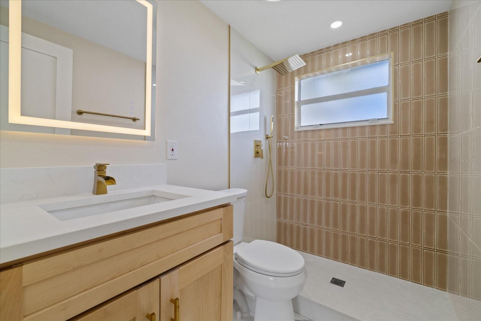 2229 ROSELAWN DR — photo 36