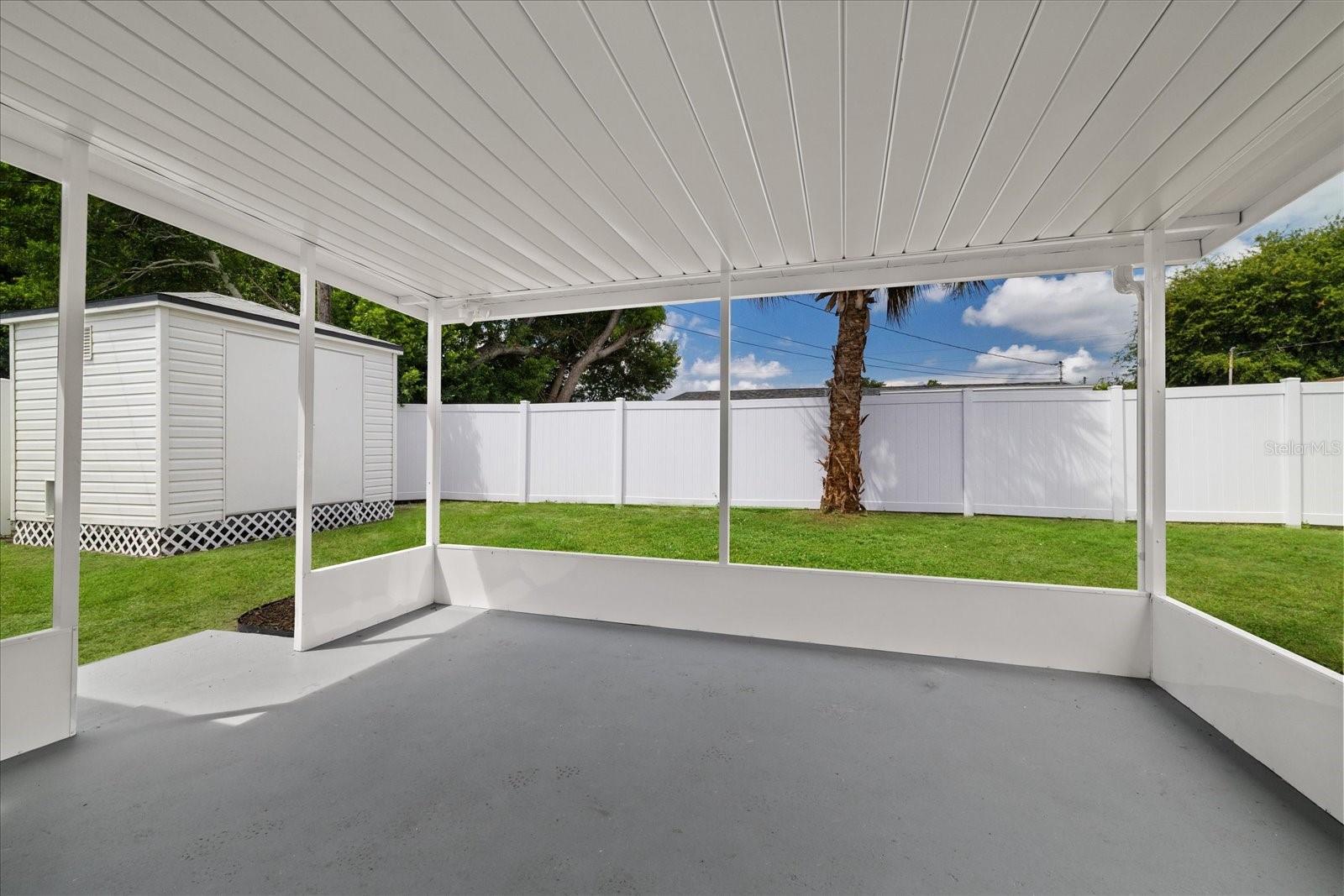 2229 ROSELAWN DR — photo 45