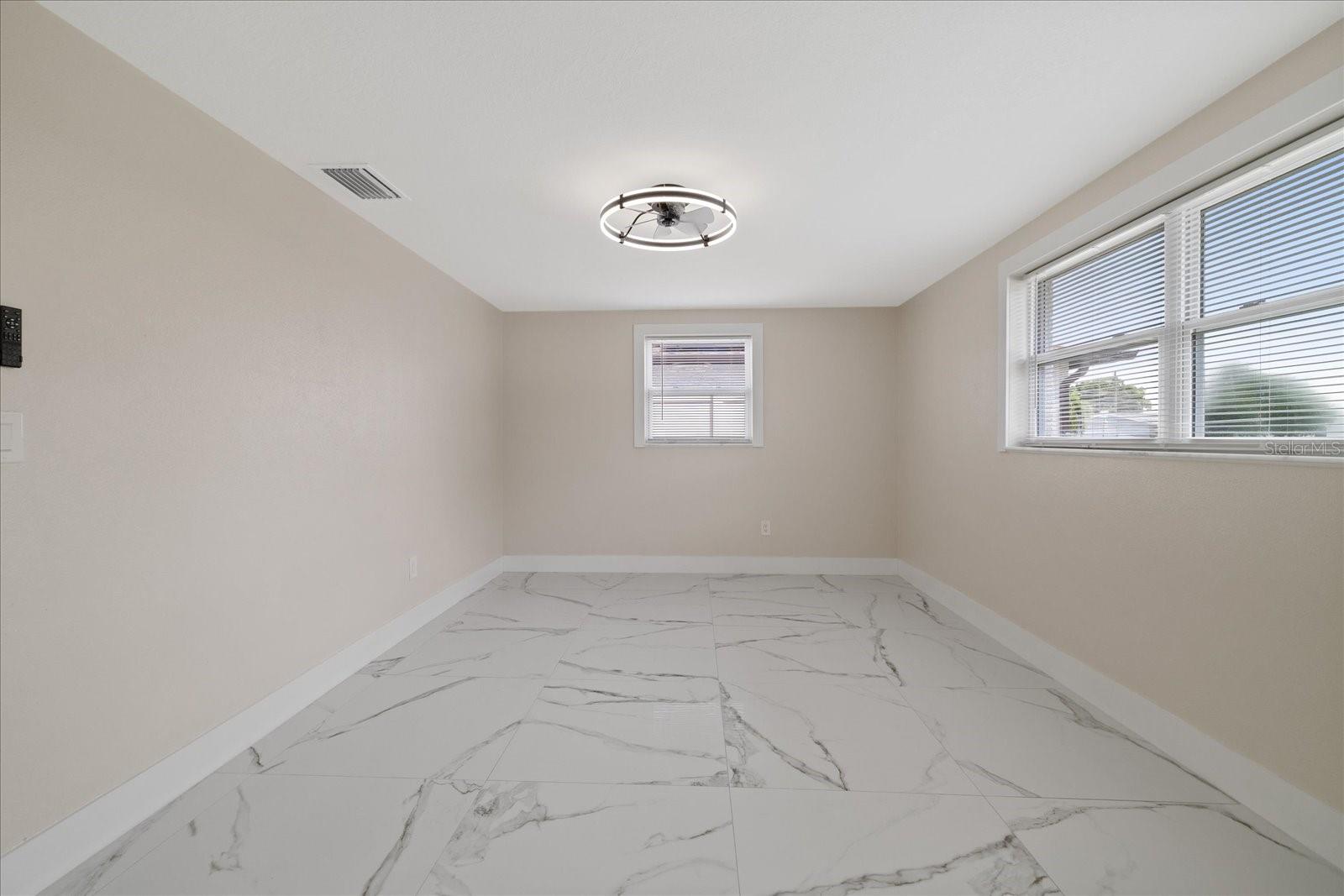 2229 ROSELAWN DR — photo 40