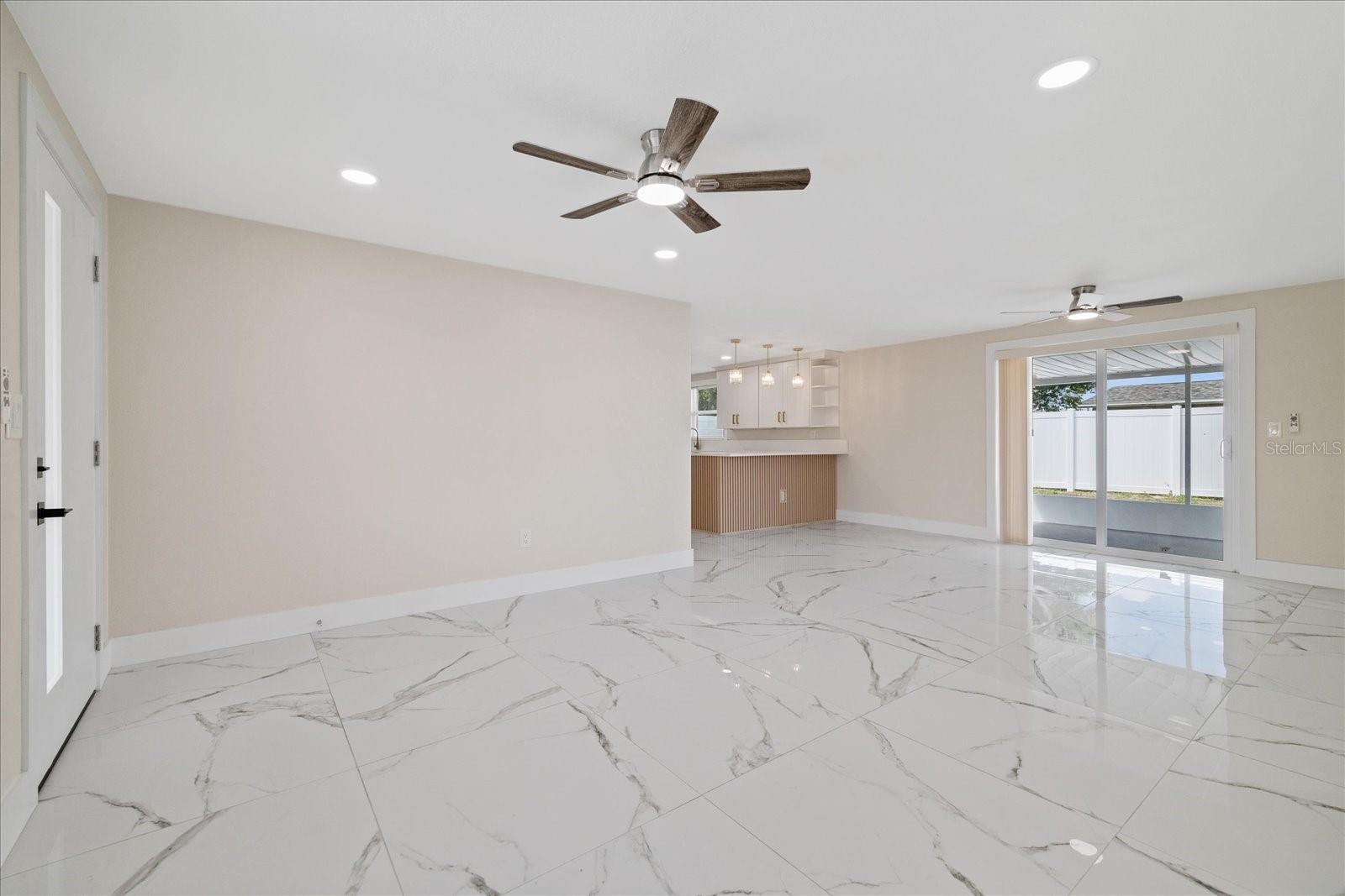 2229 ROSELAWN DR — photo 43