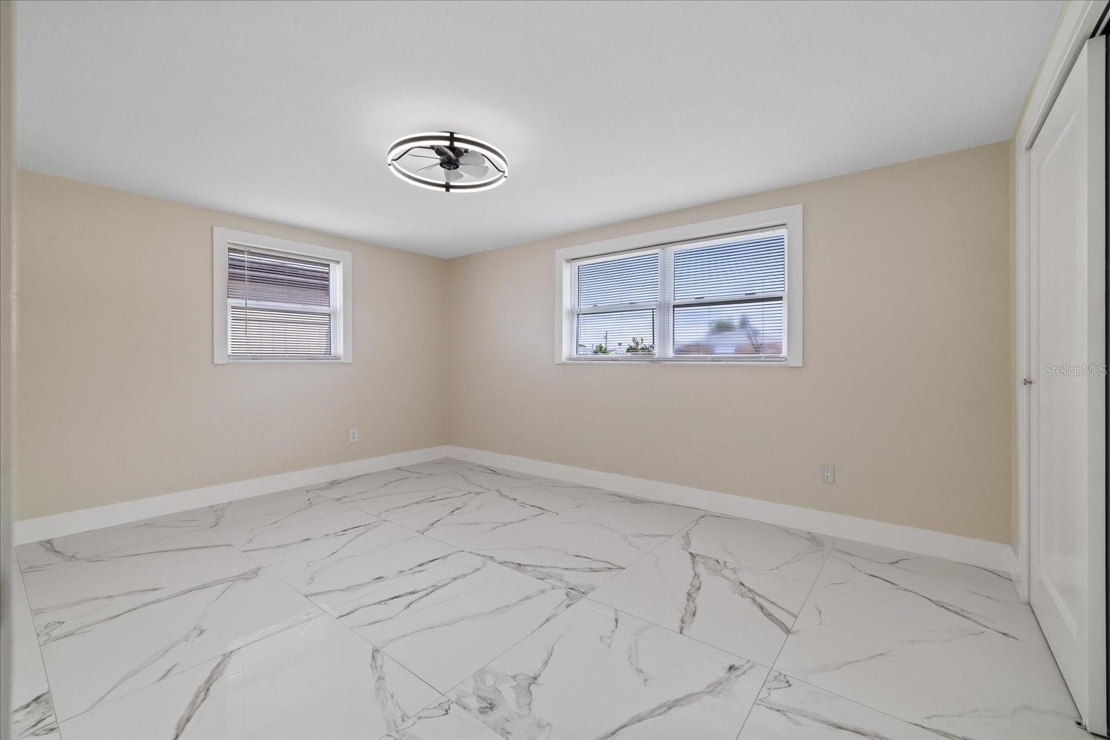 2229 ROSELAWN DR — photo 38
