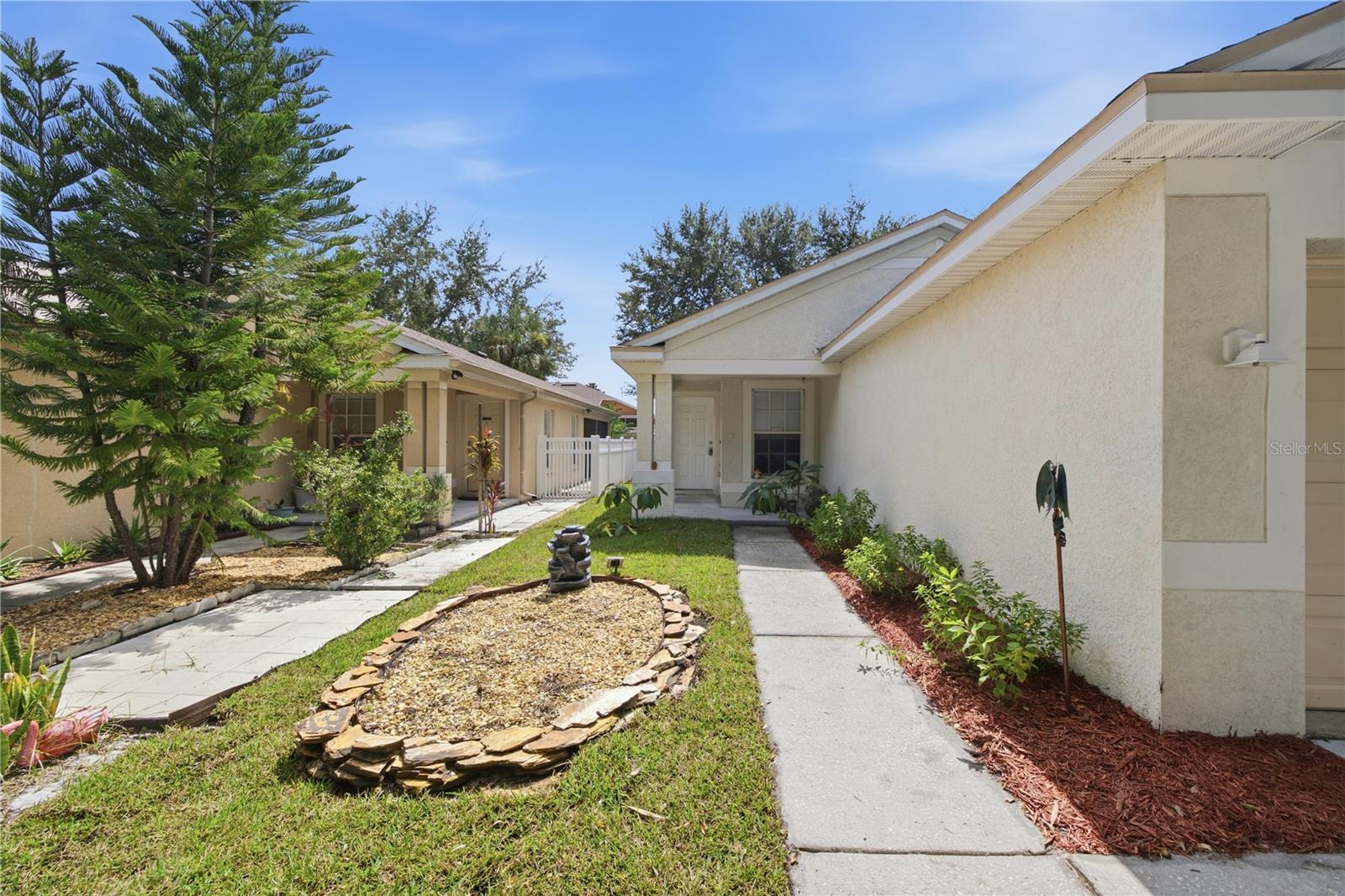 11426 BAY GARDENS LOOP — photo 2