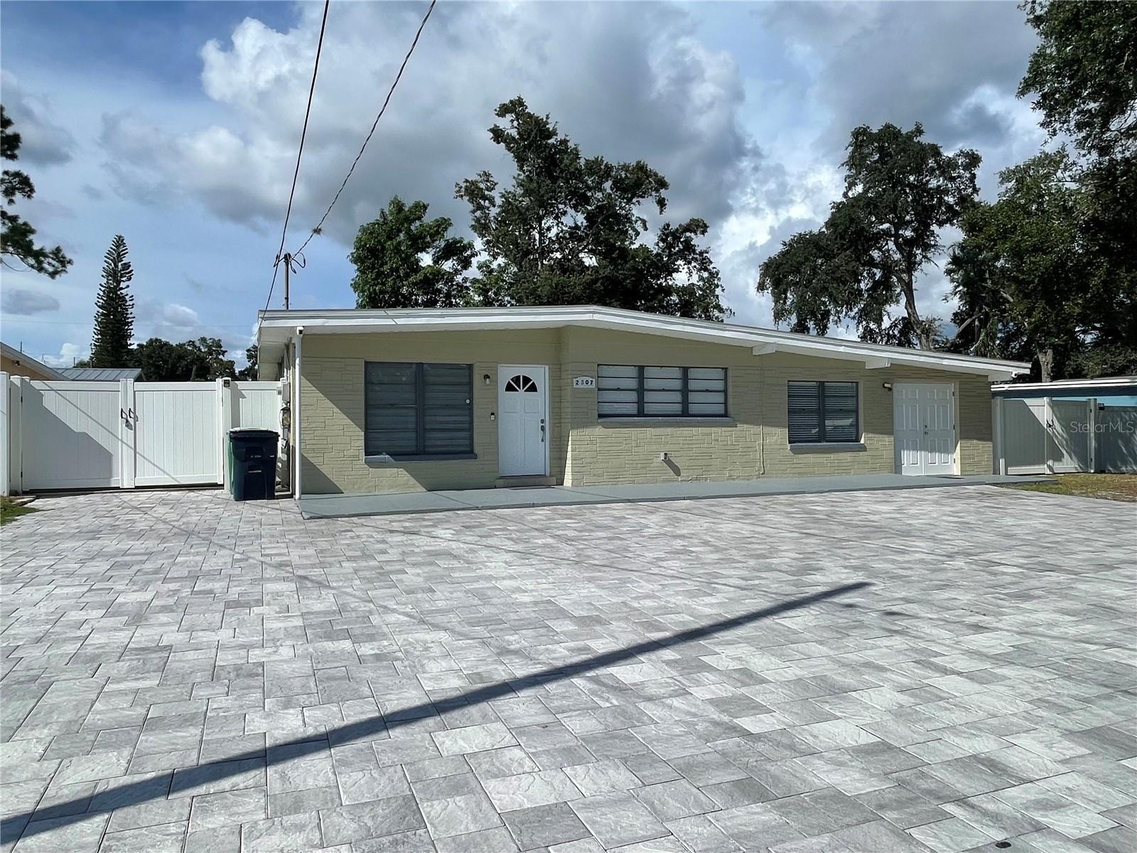 2307 W HAMILTON AVE — photo 2