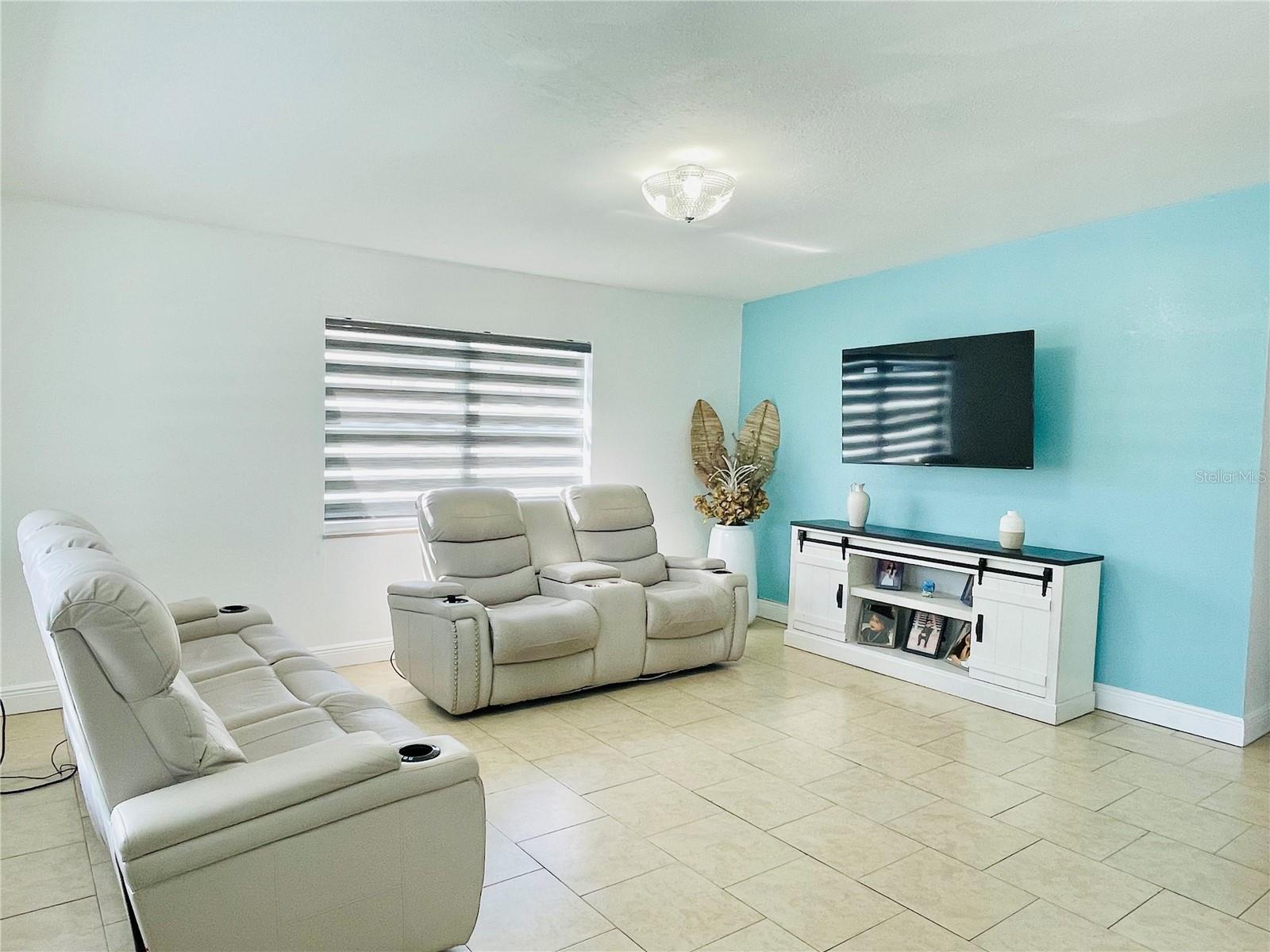 2307 W HAMILTON AVE — photo 4