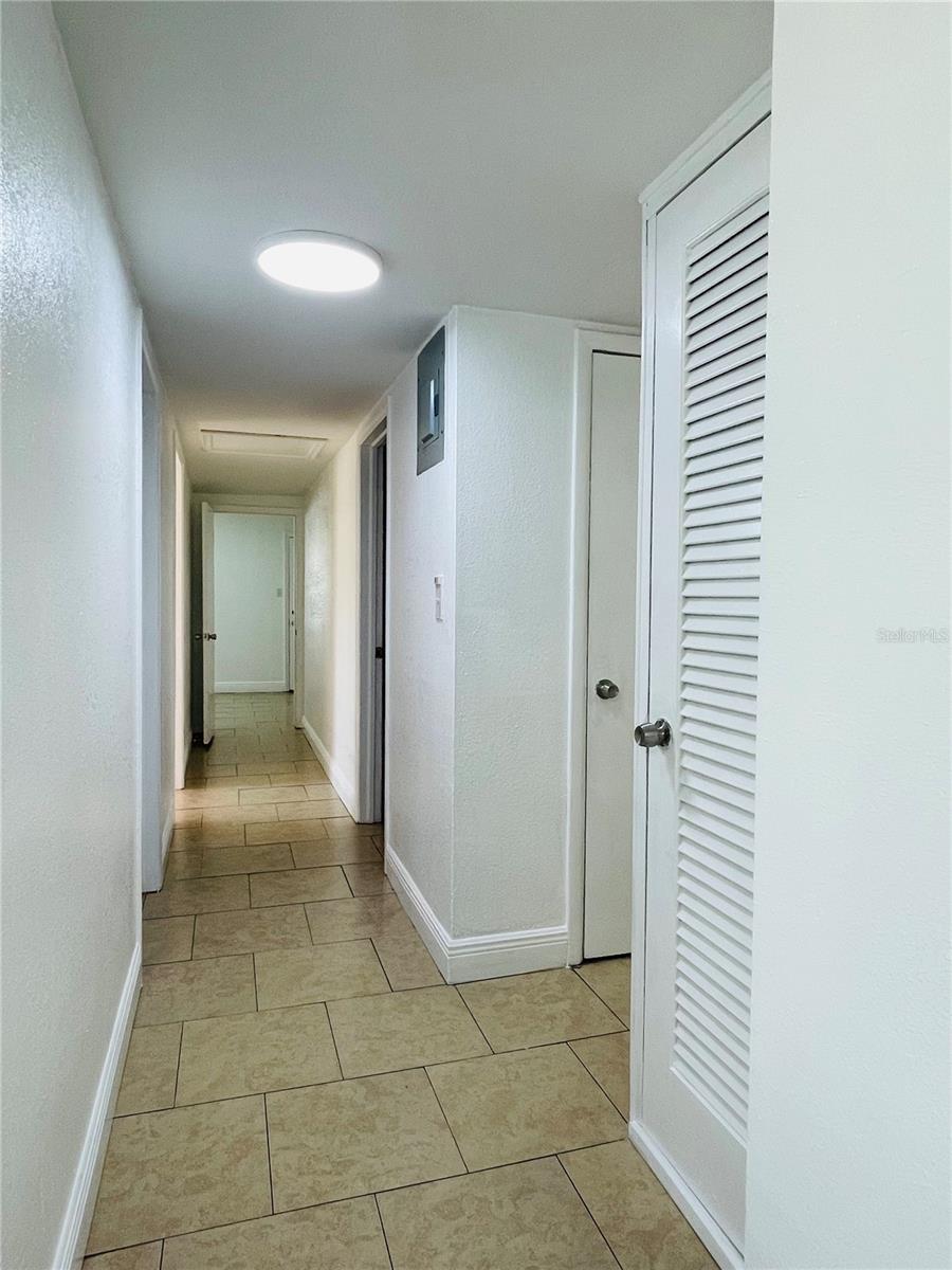 2307 W HAMILTON AVE — photo 9