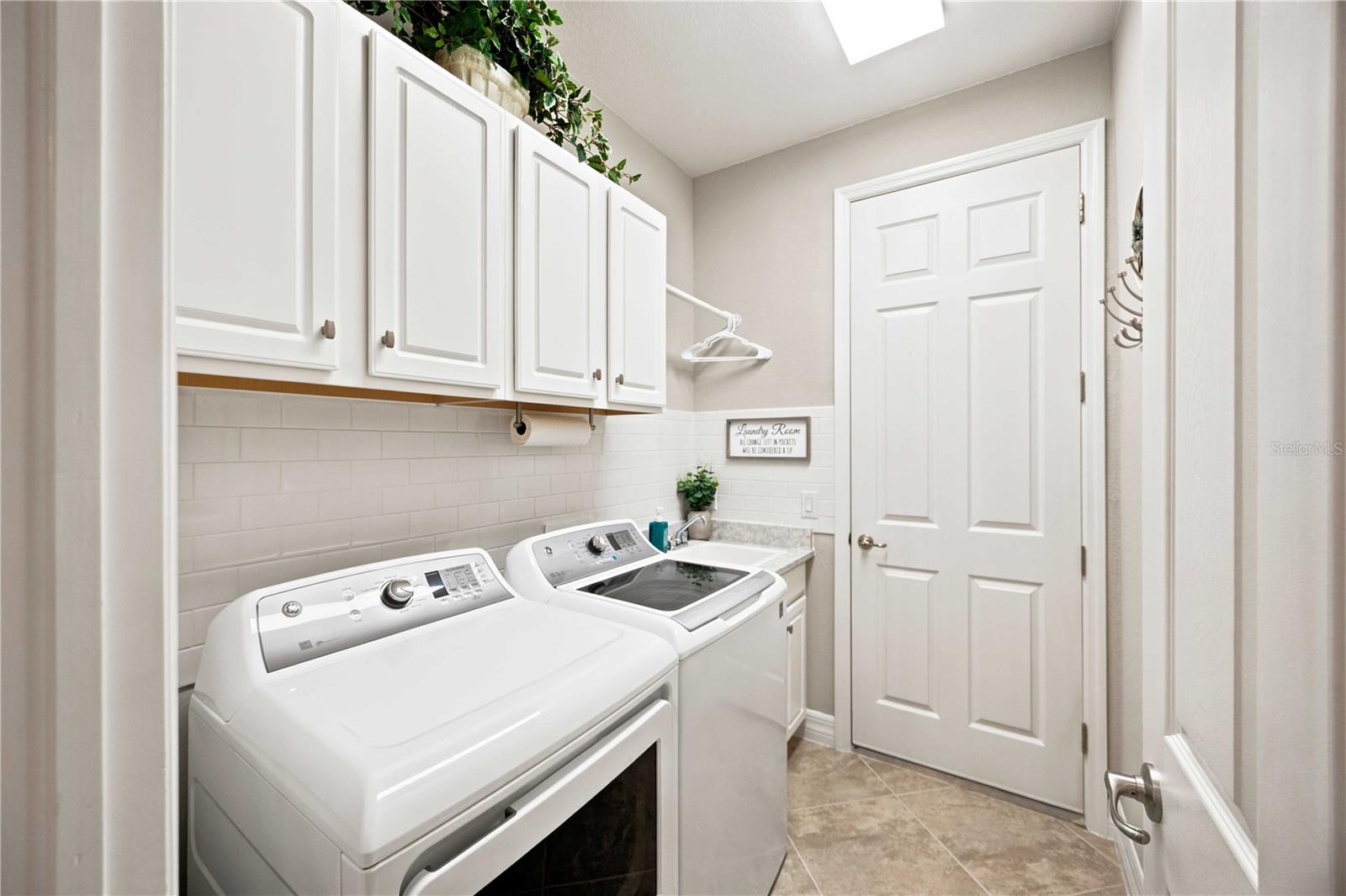 23535 WAVERLY CIR — photo 48