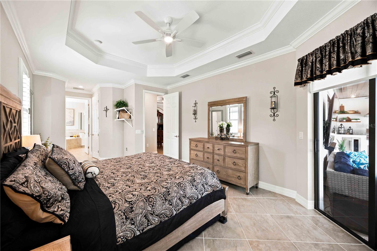 23535 WAVERLY CIR — photo 34