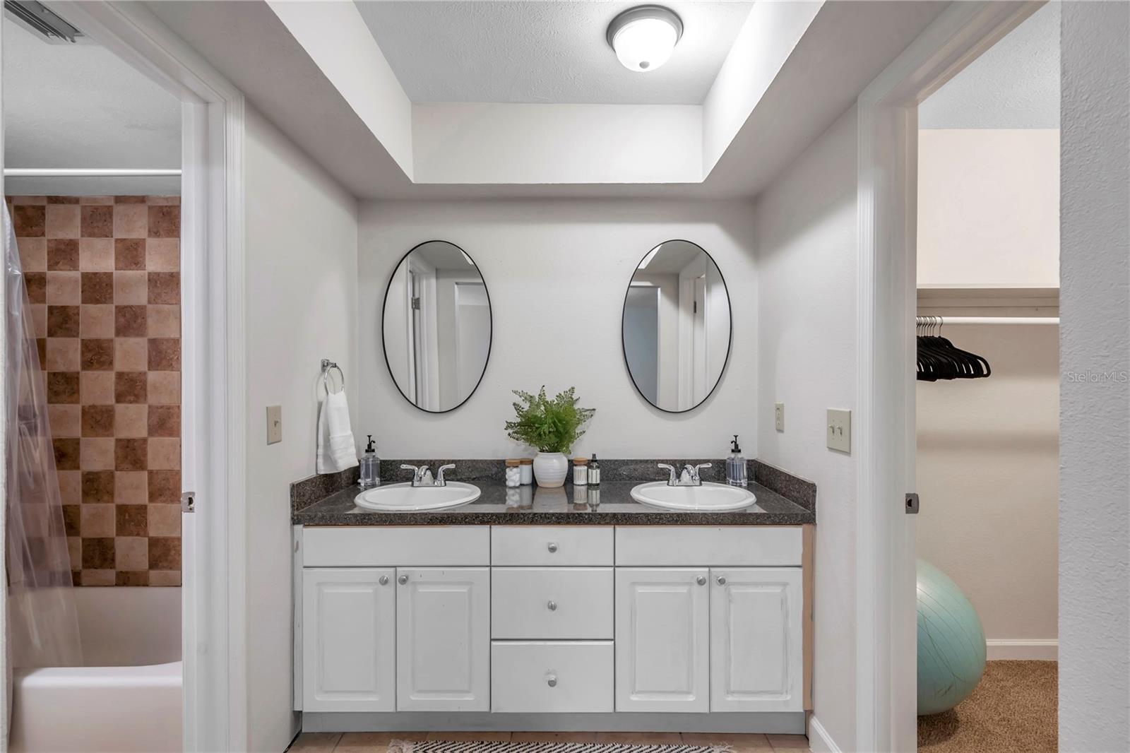 7405 WILLIAMS RD — photo 37