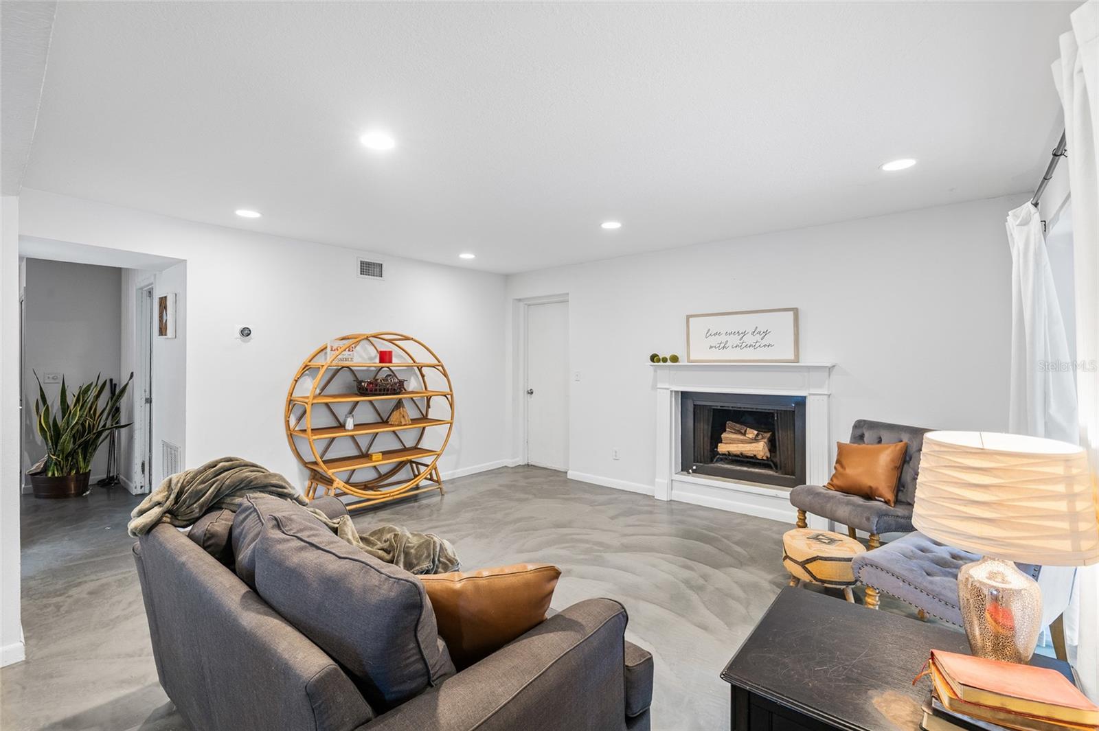 10908 GILLETTE AVE — photo 42
