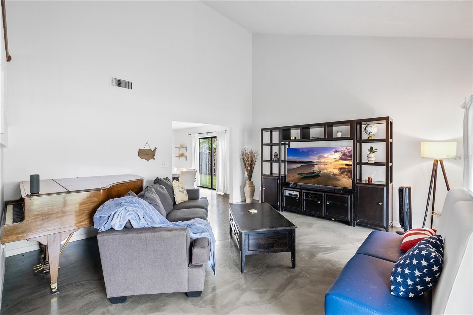 10908 GILLETTE AVE — photo 38