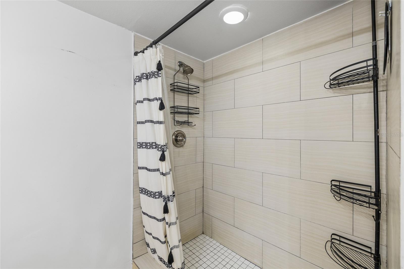 10908 GILLETTE AVE — photo 12