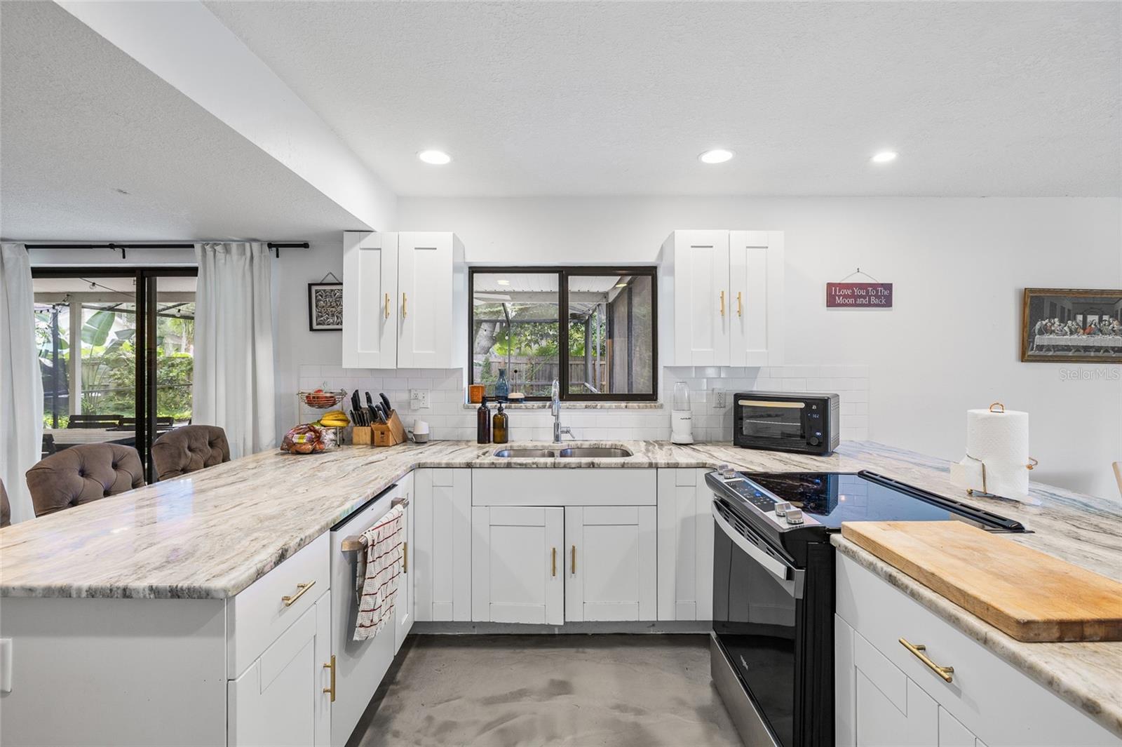 10908 GILLETTE AVE — photo 41