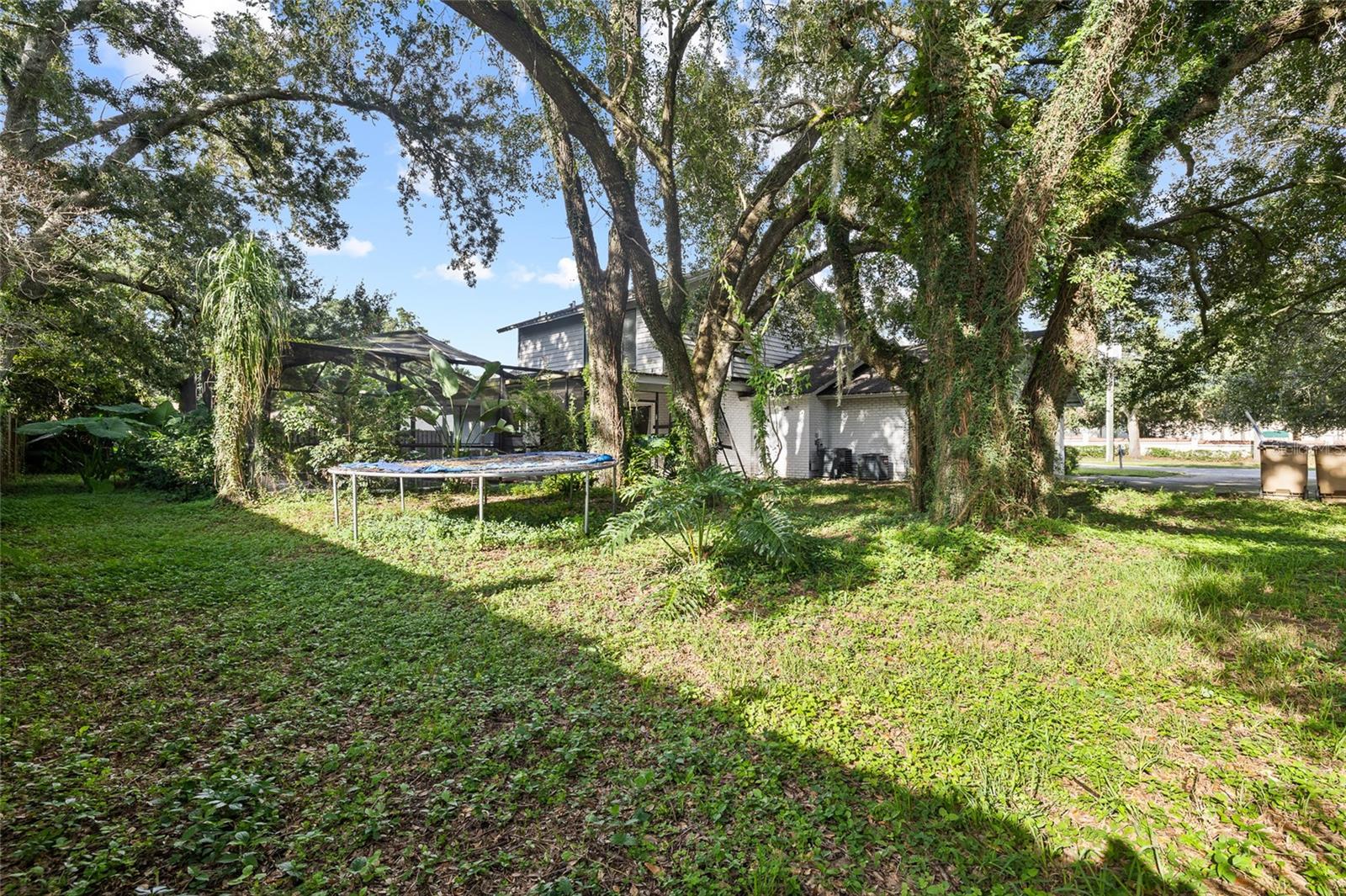 10908 GILLETTE AVE — photo 29