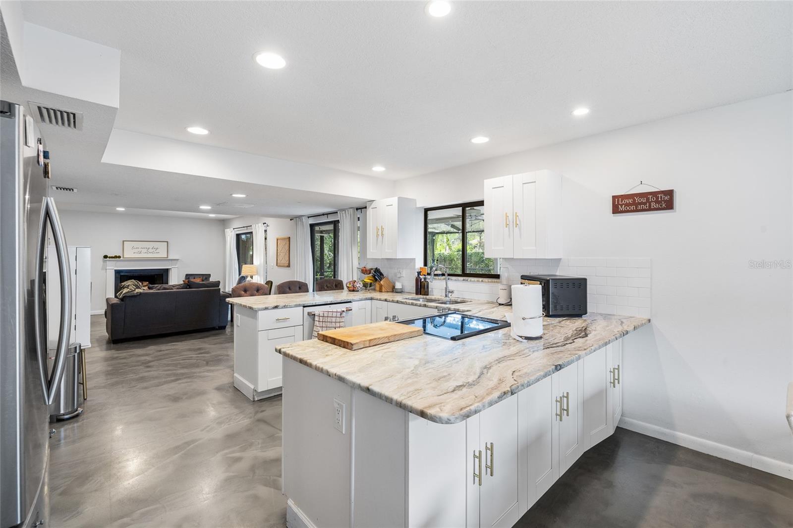 10908 GILLETTE AVE — photo 8