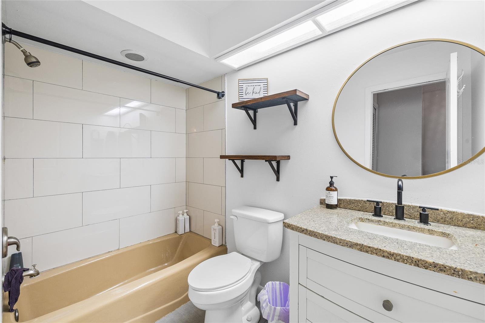 10908 GILLETTE AVE — photo 18